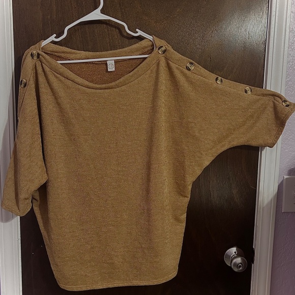 Gently worn boutique style clothes. - Picture 3 of 7